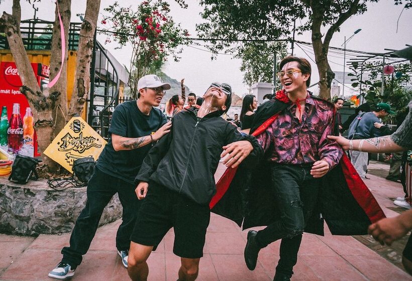 Republic Hostel Cat Ba