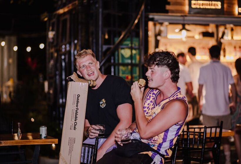 Republic Hostel Cat Ba