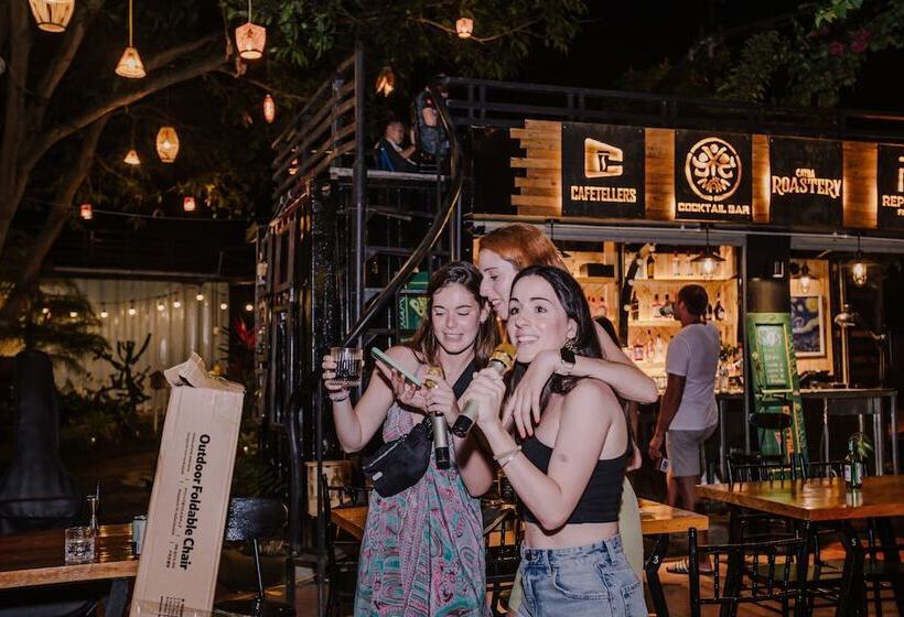 Republic Hostel Cat Ba