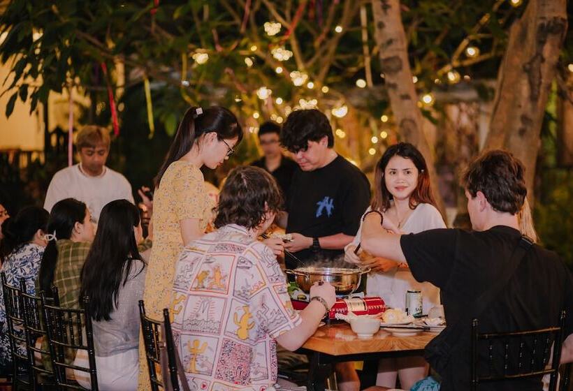 Republic Hostel Cat Ba