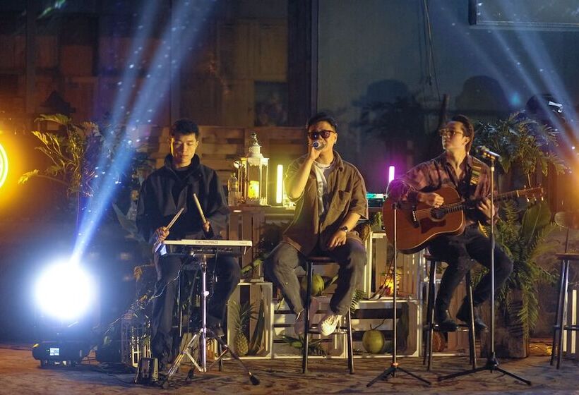 Republic Hostel Cat Ba