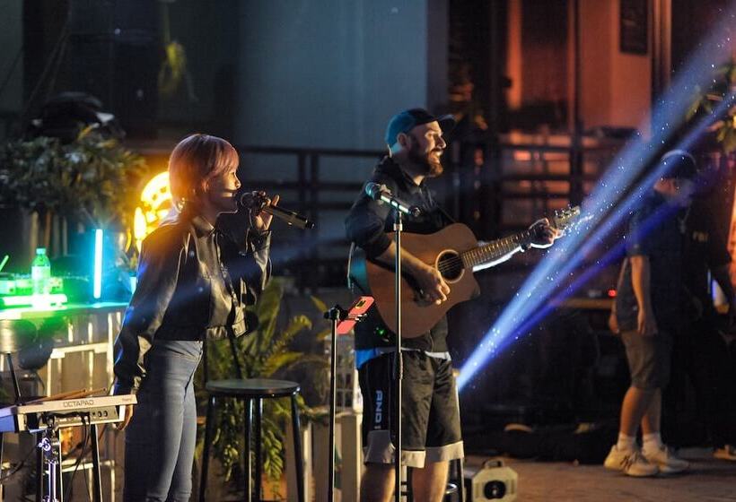 Republic Hostel Cat Ba