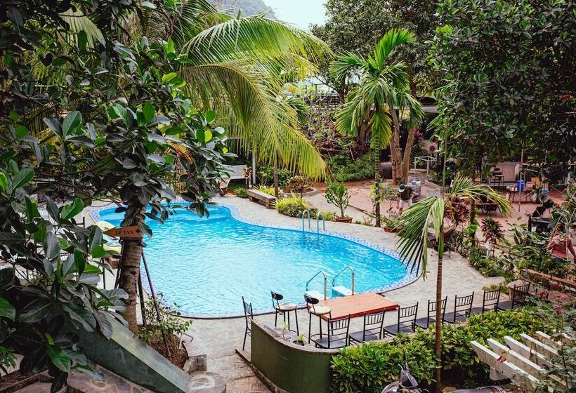 Republic Hostel Cat Ba