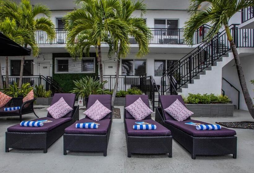 בית מלון כפרי Beachside All Suites