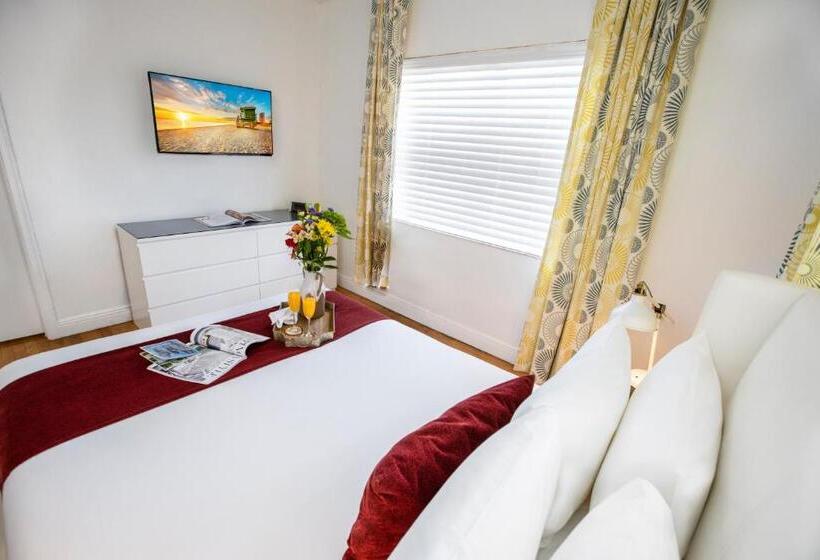 בית מלון כפרי Beachside All Suites