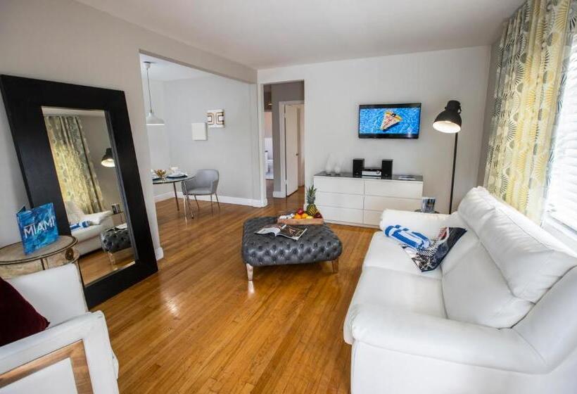 בית מלון כפרי Beachside All Suites