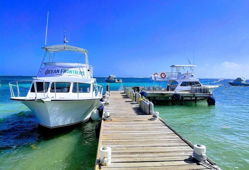 هتل Compass Point Dive Resort