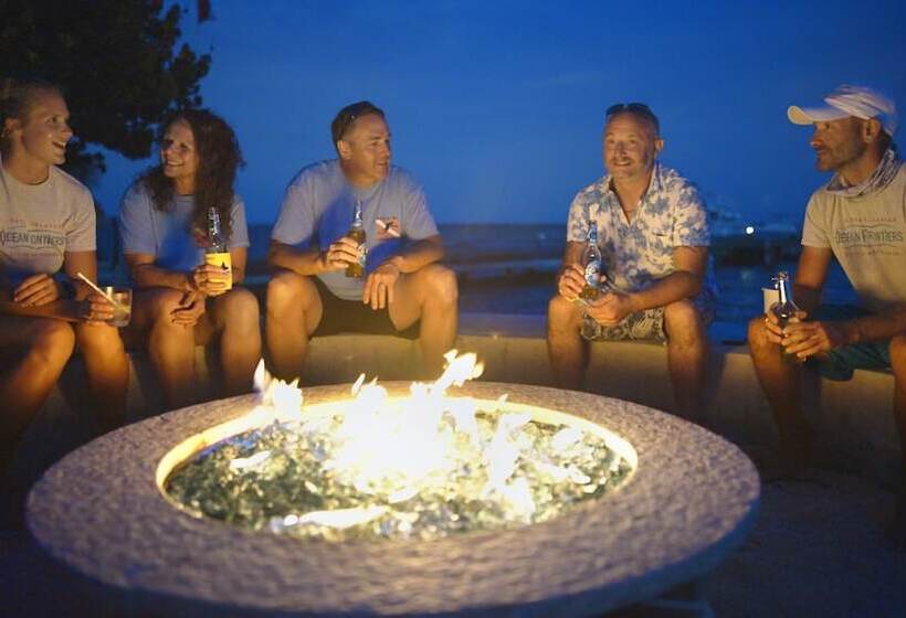 هتل Compass Point Dive Resort