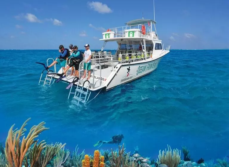 هتل Compass Point Dive Resort