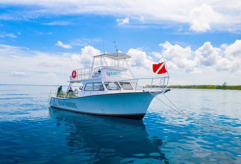 هتل Compass Point Dive Resort