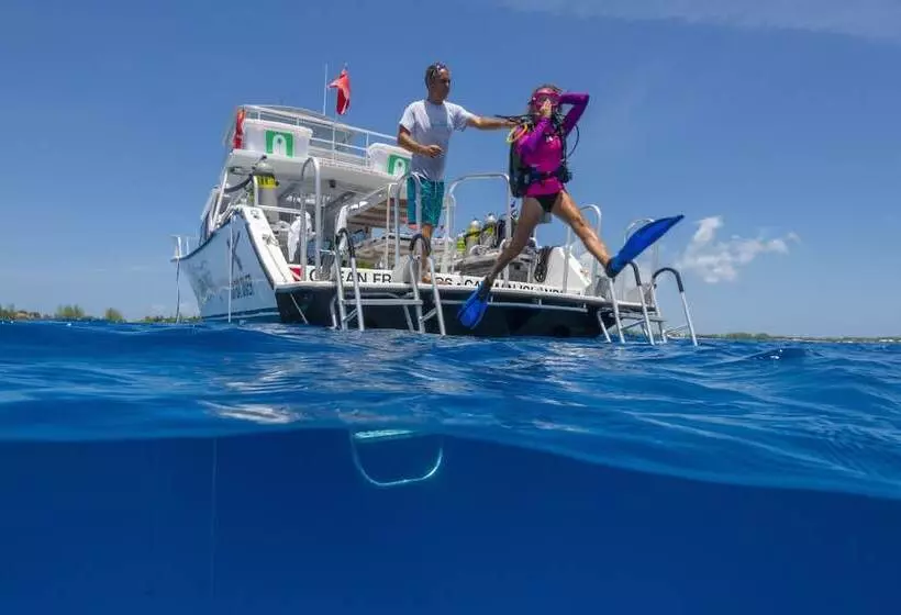 هتل Compass Point Dive Resort