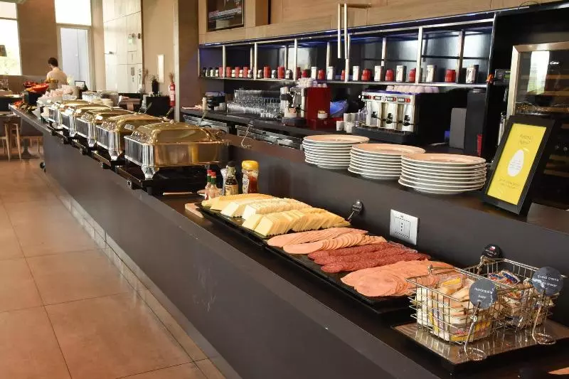 Hotelli Courtyard By Marriott Santiago Las Condes