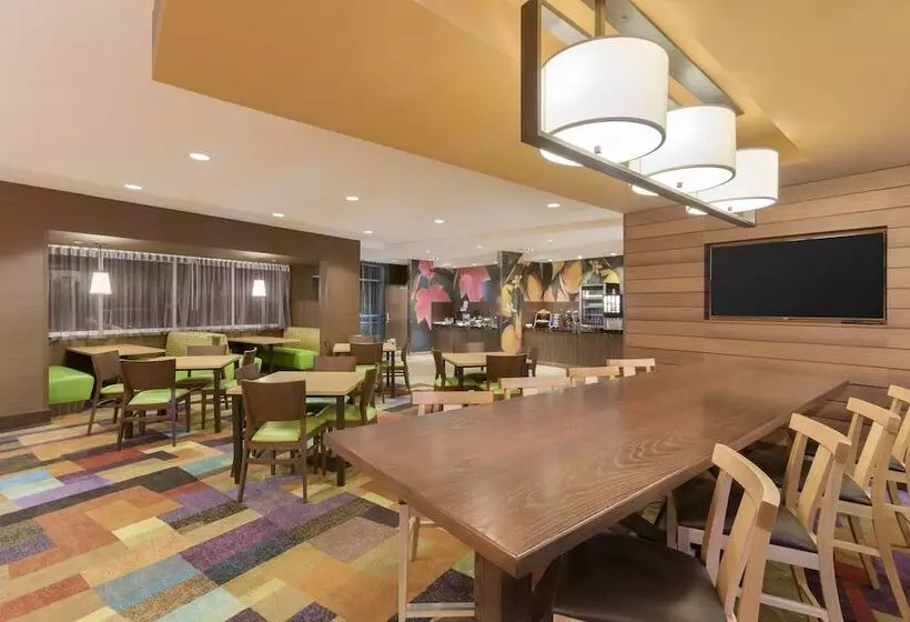 ホテル Fairfield Inn & Suites By Marriott Pittsburgh Airport/robinson Township