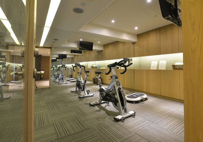 ホテル Fx Inn Kaohsiung Zhonghua Road Branch