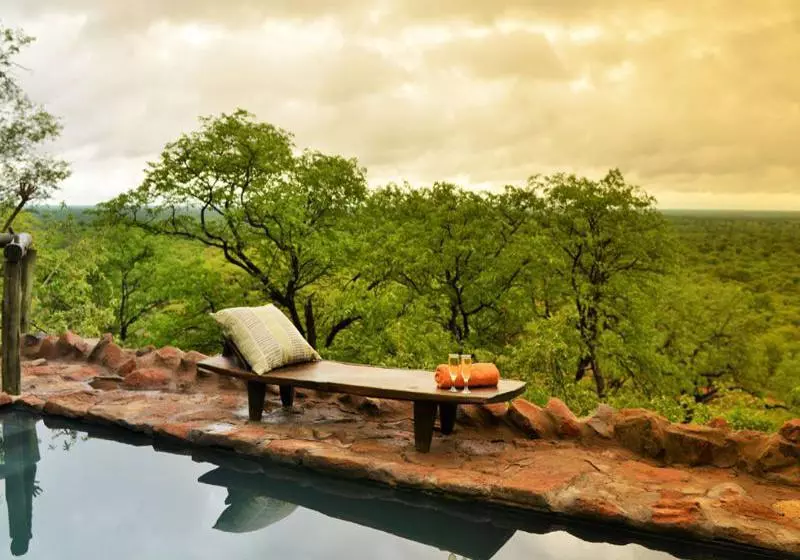هتل Ghoha Hills Savuti Lodge