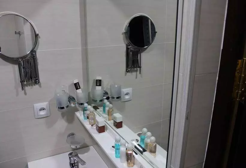 هتل Rest And More By Dedeman