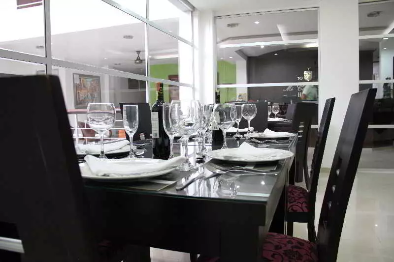 هتل Mí Corral Plaza