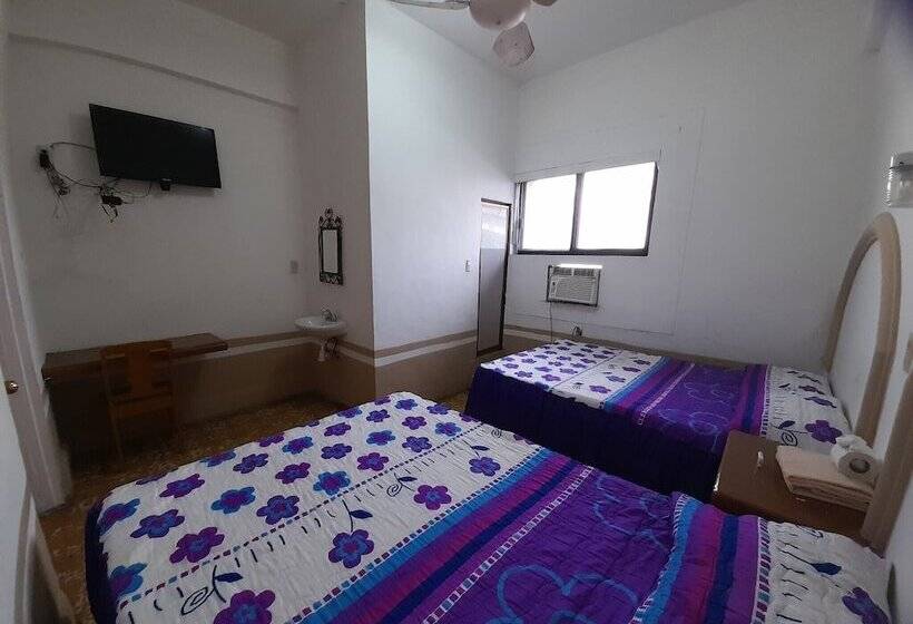 ホテル Morales Inn