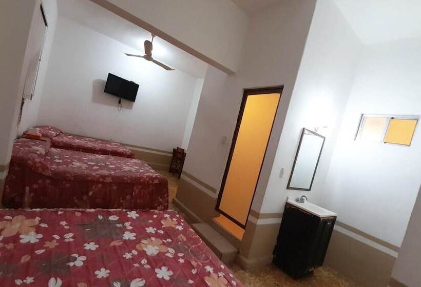 ホテル Morales Inn