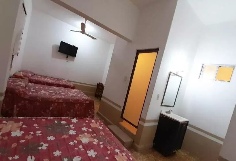 فندق Morales Inn