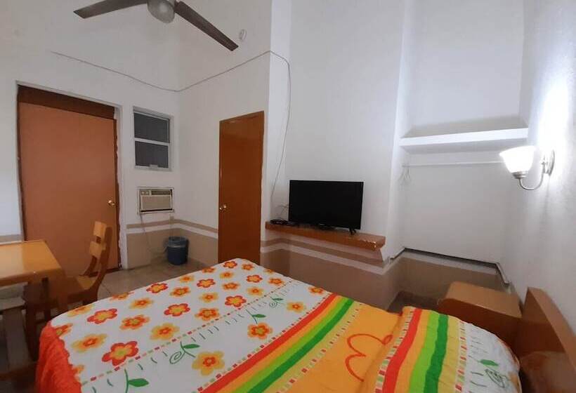 ホテル Morales Inn