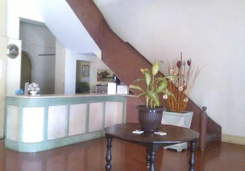 فندق Morales Inn