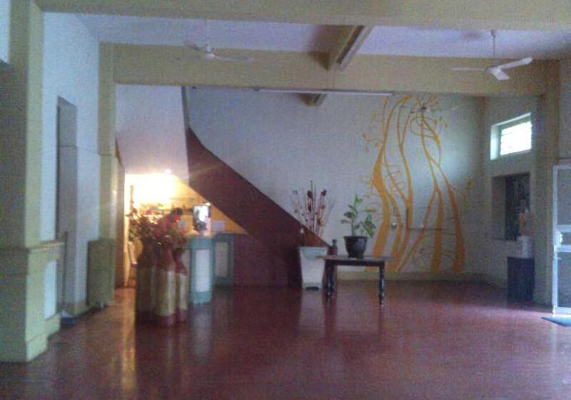 ホテル Morales Inn