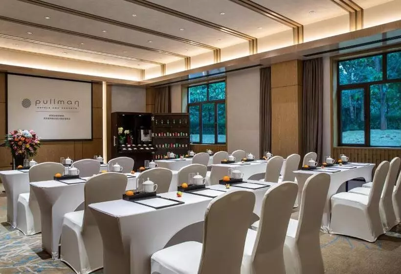 בית מלון כפרי Pullman Resort Xishuangbanna