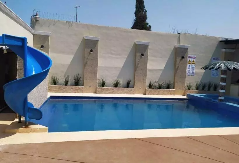 Hotelli Posada Del Rey