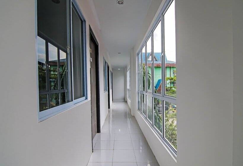 ホテル Capital O 92300 Koala House