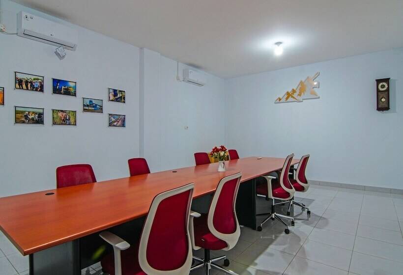 ホテル Capital O 92300 Koala House