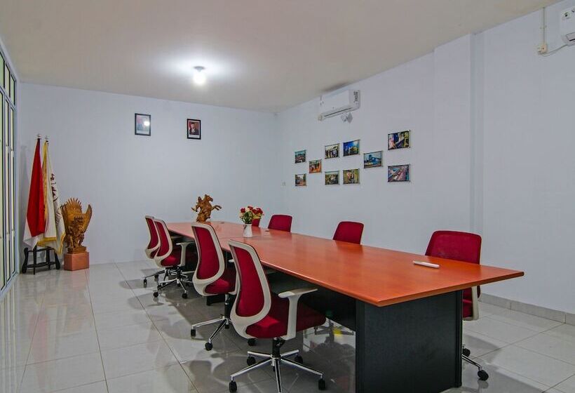 ホテル Capital O 92300 Koala House