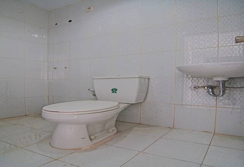 ホテル Capital O 92300 Koala House