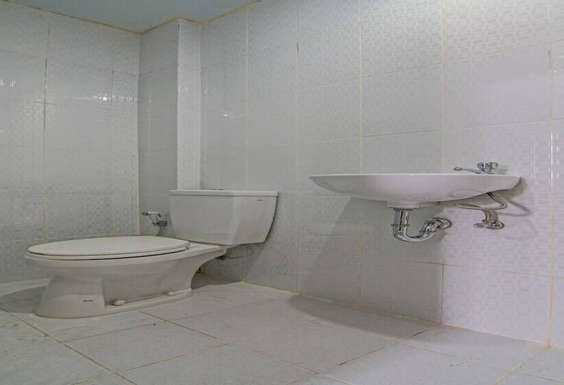 ホテル Capital O 92300 Koala House