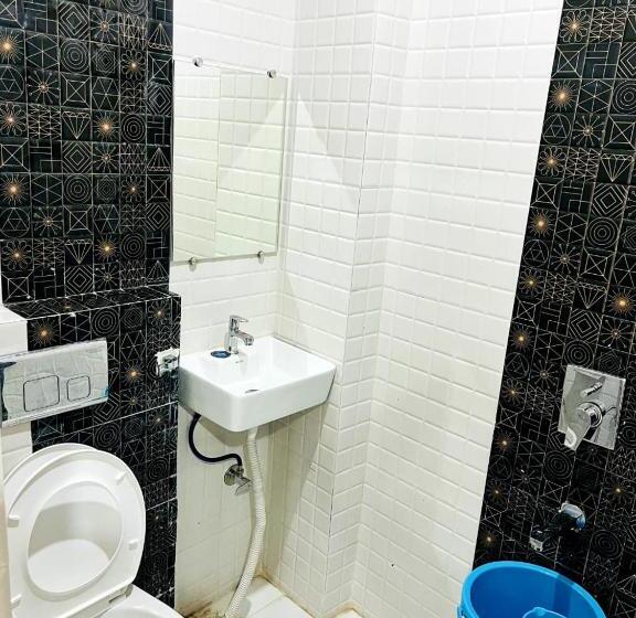 هتل Raj   Near Railway Station , Haridwar