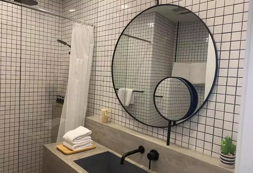 Base Pusan Serviced Apartment  Shanghai New International Expo Centre