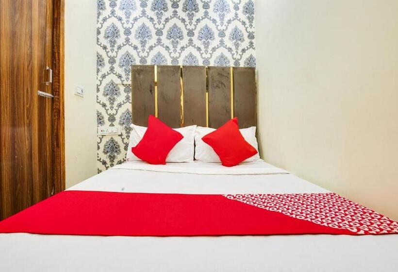 هتل Oyo Flagship 80943b  Blue Shine