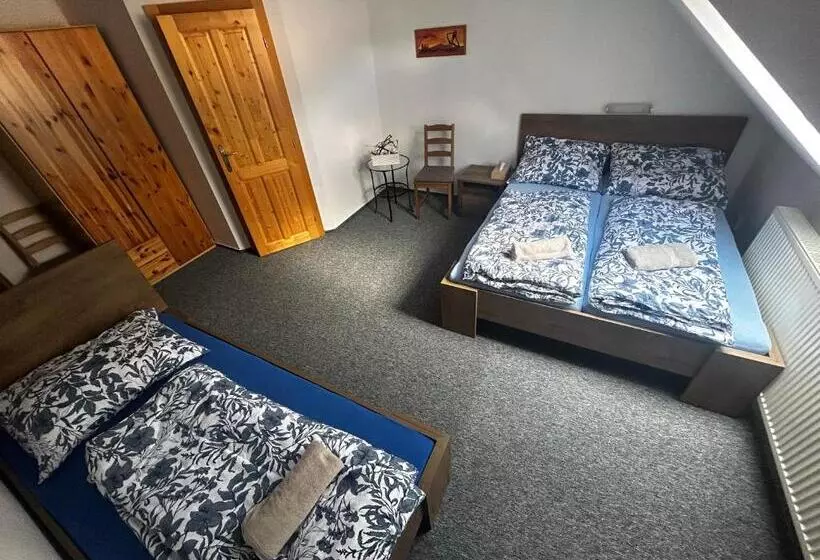 Majatalo Restaurace A Penzion Na Stráni