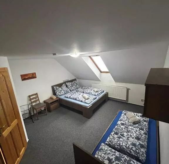 Majatalo Restaurace A Penzion Na Stráni