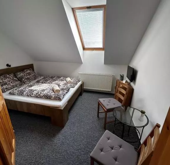 Majatalo Restaurace A Penzion Na Stráni