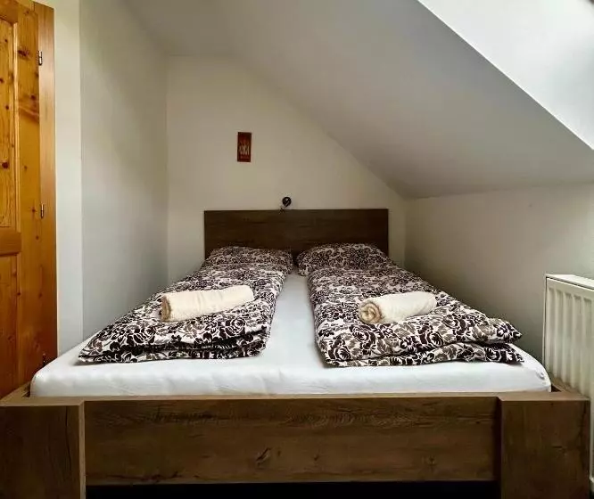 Majatalo Restaurace A Penzion Na Stráni