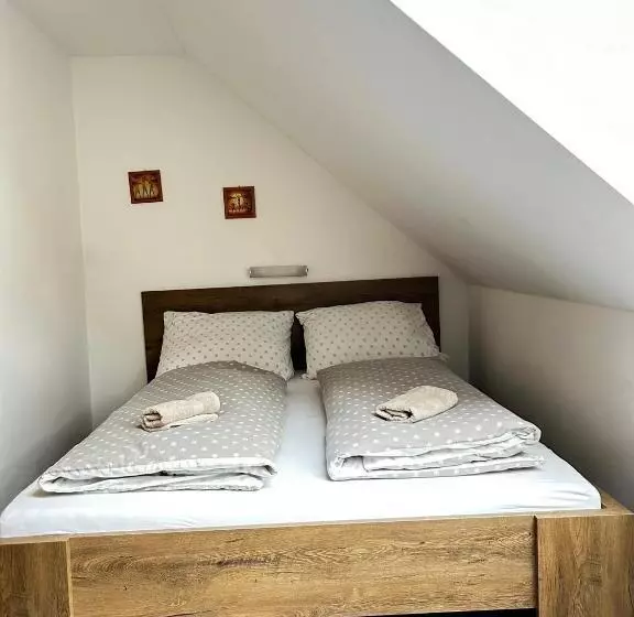 Majatalo Restaurace A Penzion Na Stráni