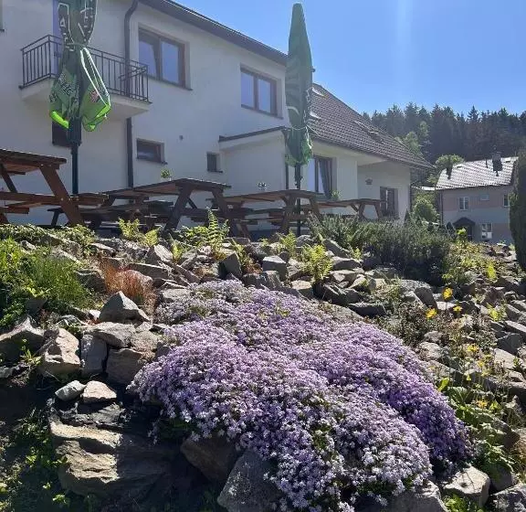 Majatalo Restaurace A Penzion Na Stráni