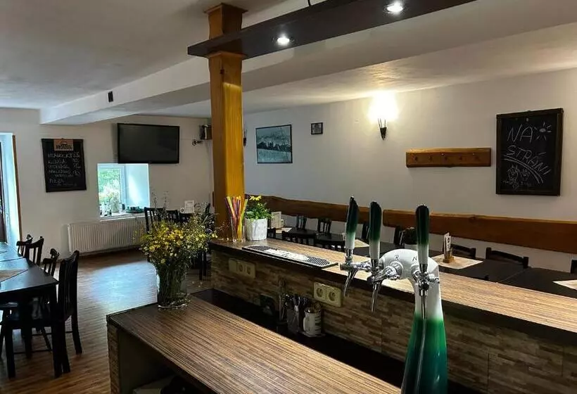 Majatalo Restaurace A Penzion Na Stráni