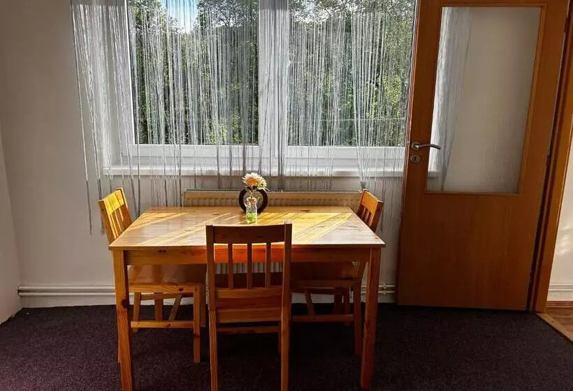 Majatalo Restaurace A Penzion Na Stráni