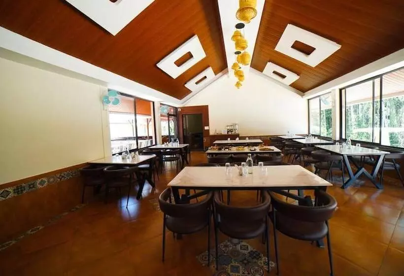 Hotelli Aananda Wellness And Resorts