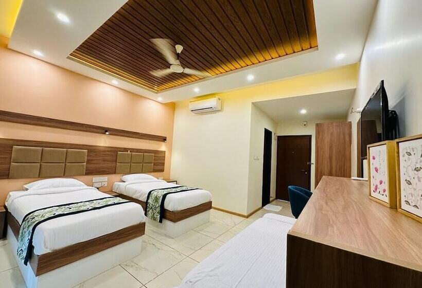 Hotel Aananda Wellness And Resorts