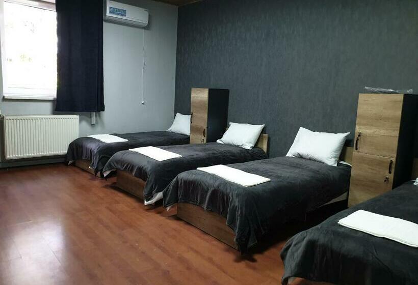 ユースホステル мандри хостел