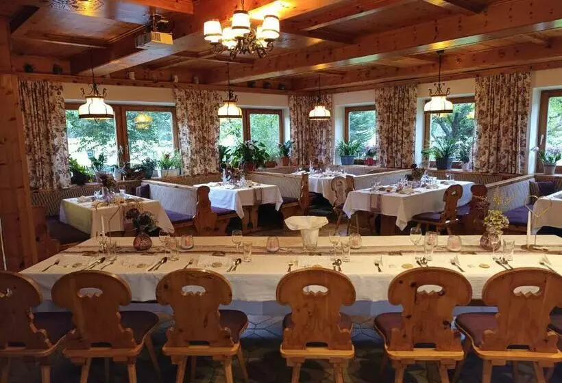 ユースホステル Waldgasthof Passegger