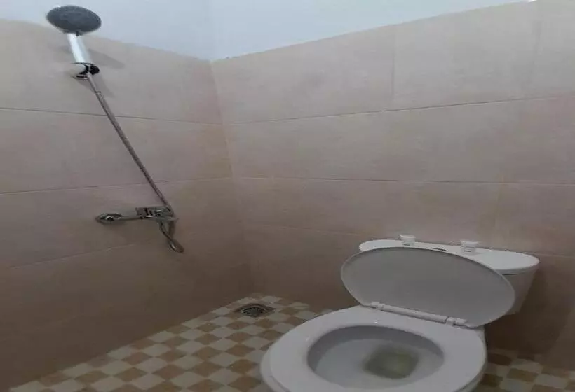 ホテル Spot On 92236 Kediri Family Homestay